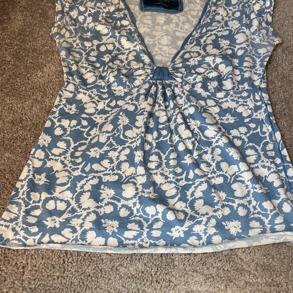 American Eagle Blue Flowered T-Shirt - Picture 3 of 4